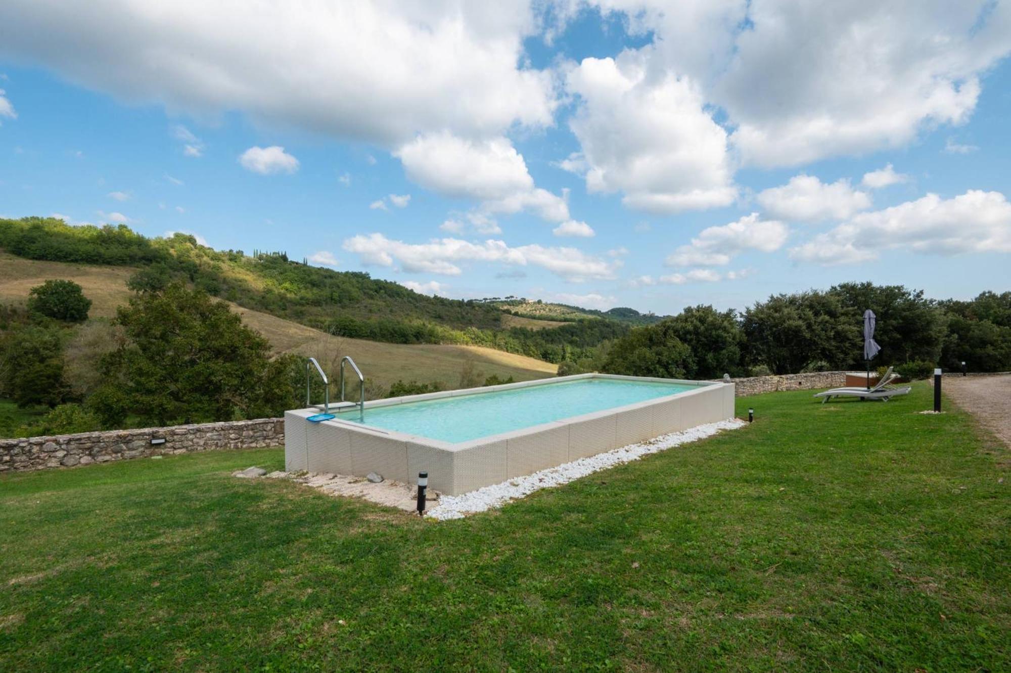 Castello Valenzino Bed & Breakfast Antognola Exterior photo
