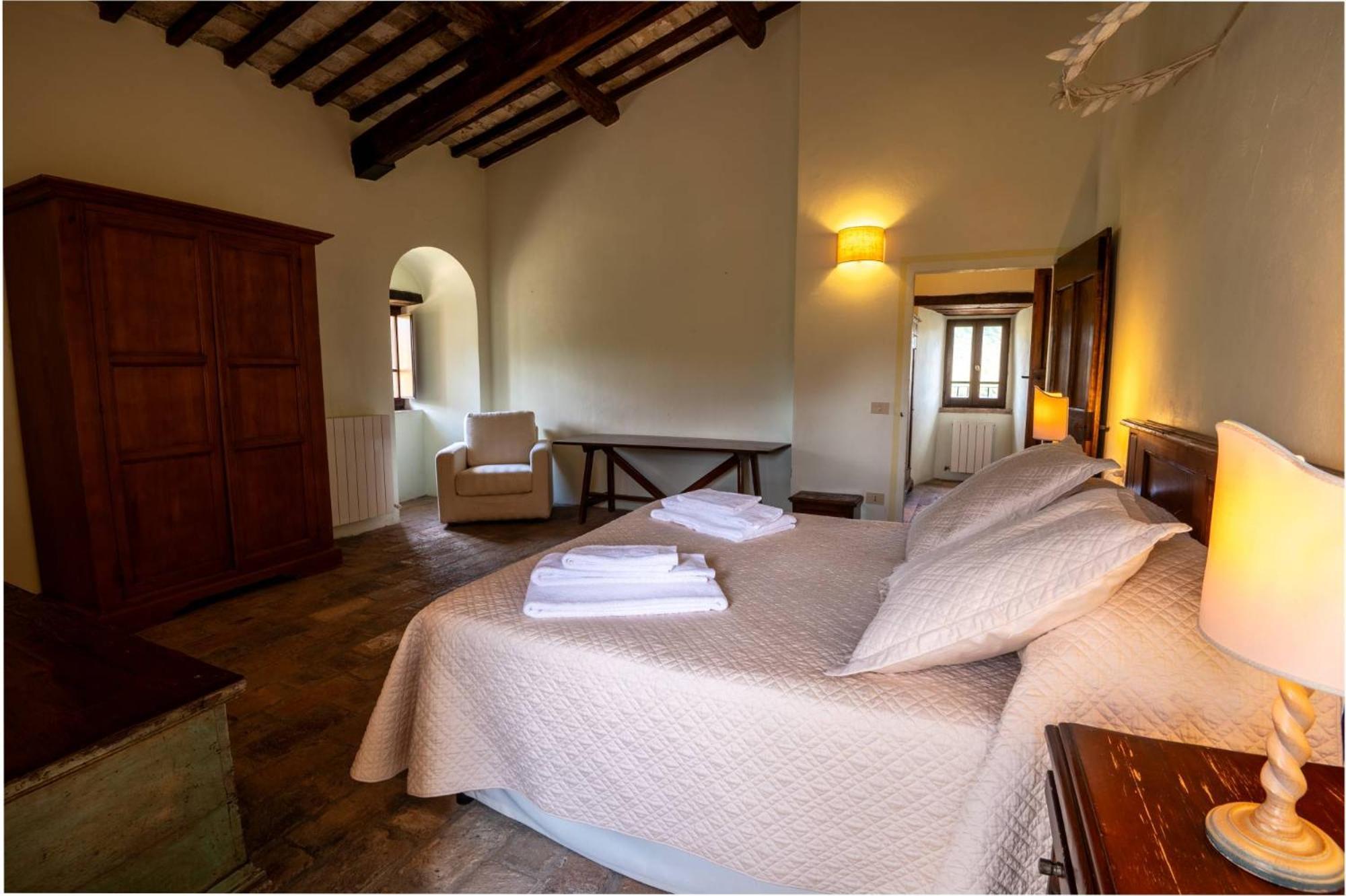 Castello Valenzino Bed & Breakfast Antognola Exterior photo
