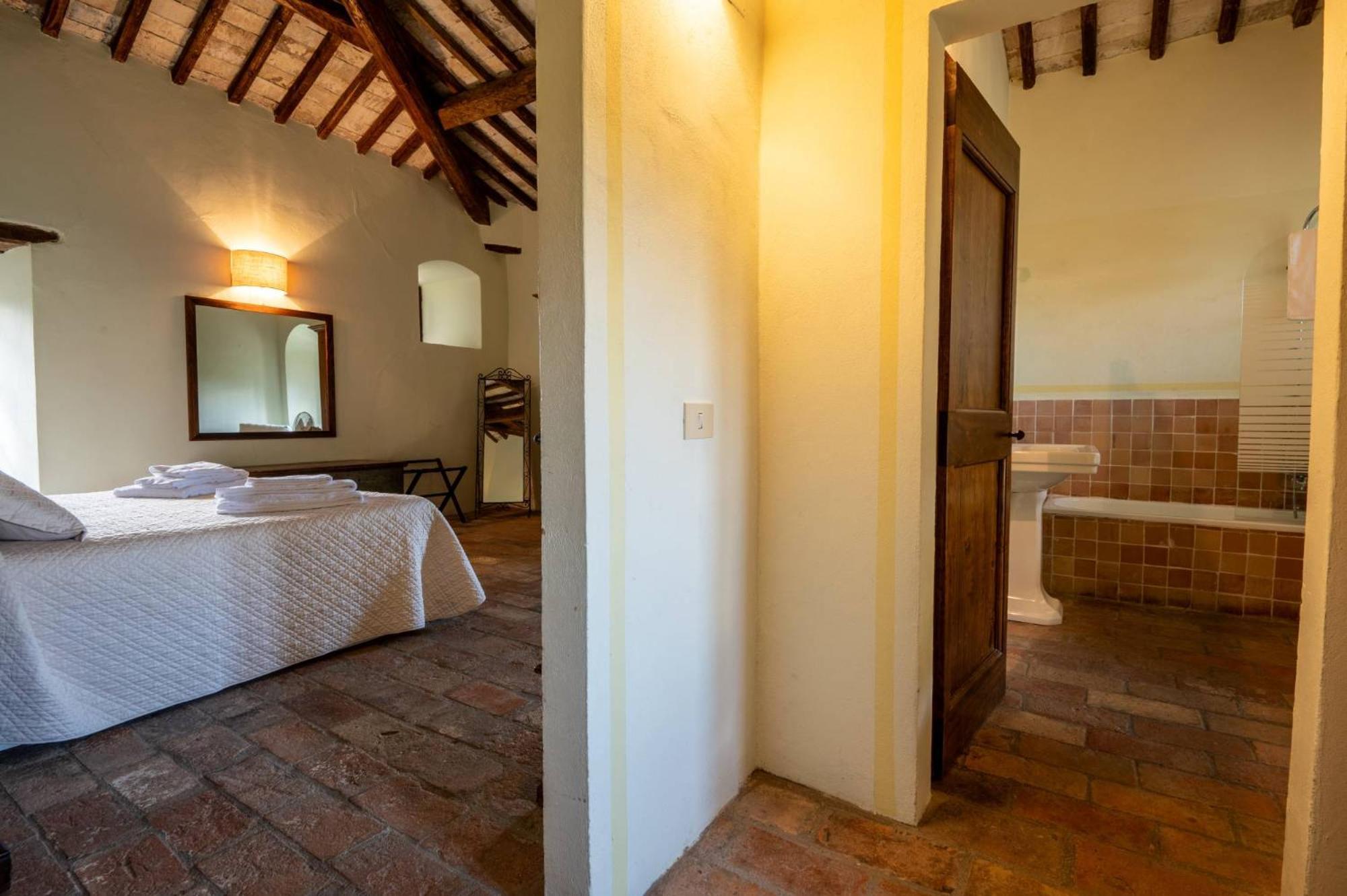 Castello Valenzino Bed & Breakfast Antognola Exterior photo