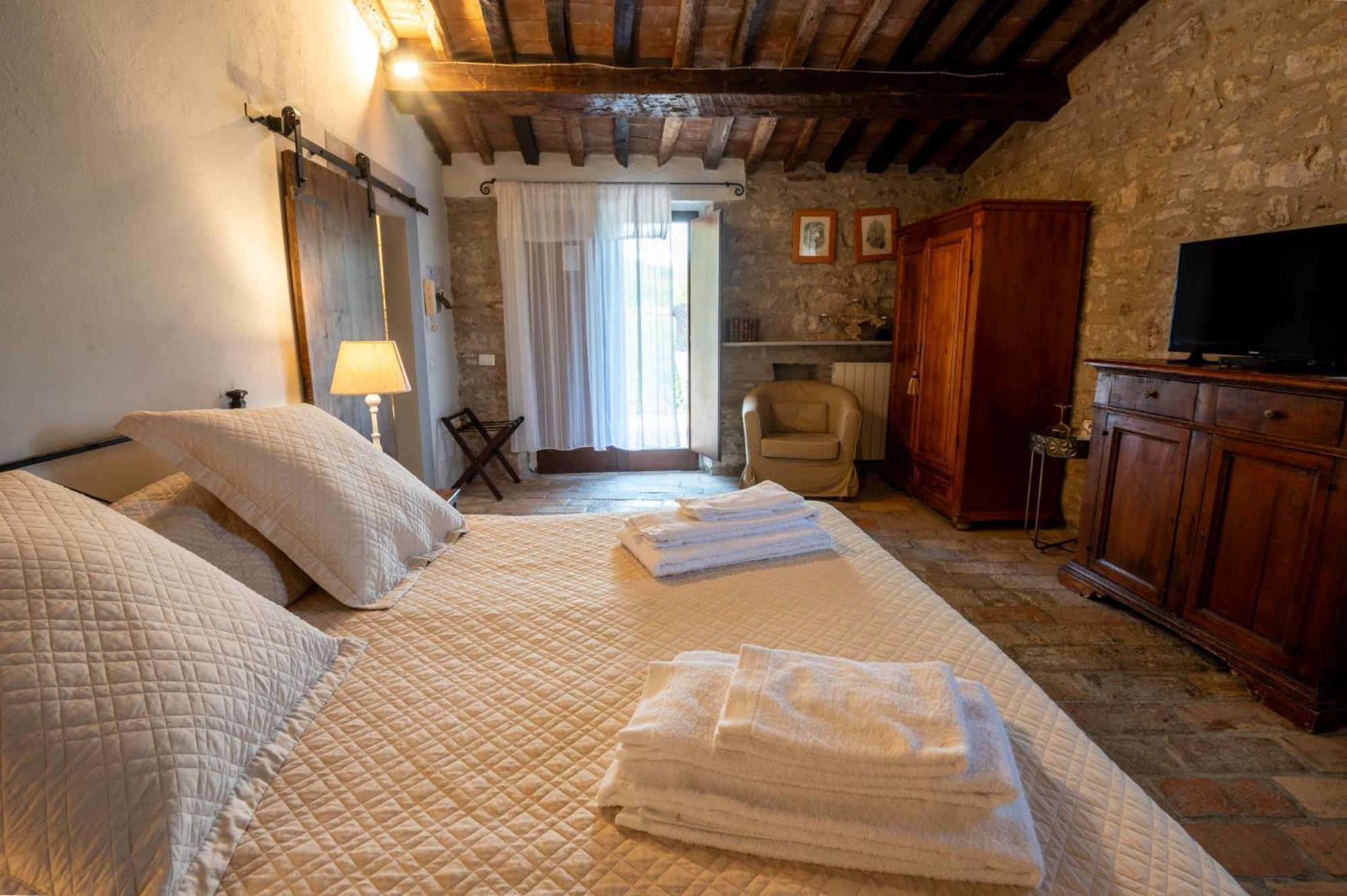 Castello Valenzino Bed & Breakfast Antognola Exterior photo