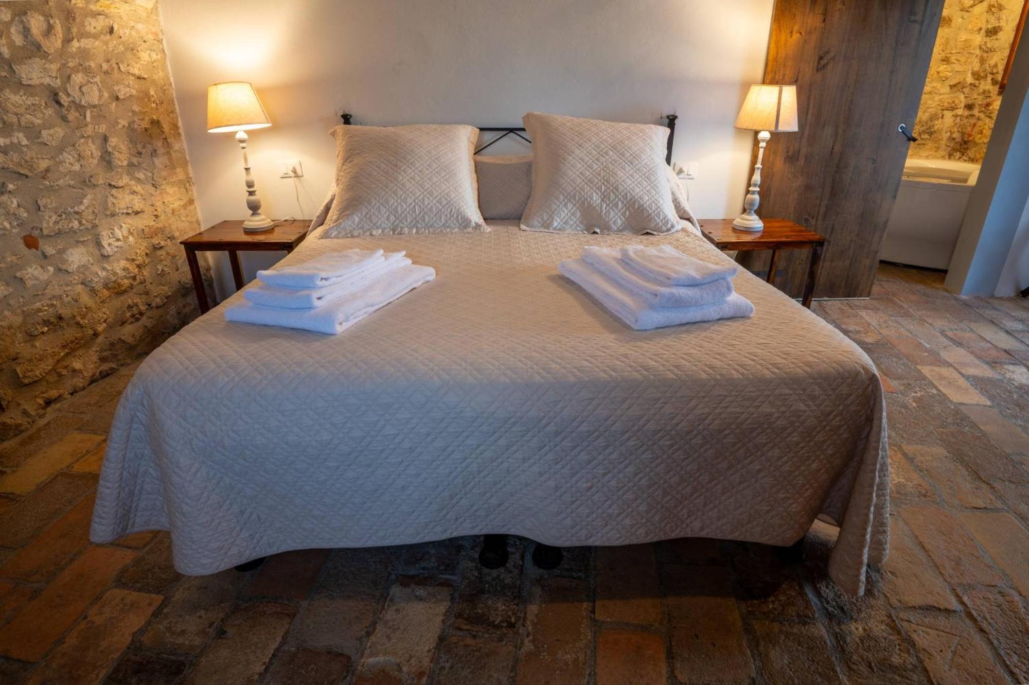 Castello Valenzino Bed & Breakfast Antognola Exterior photo