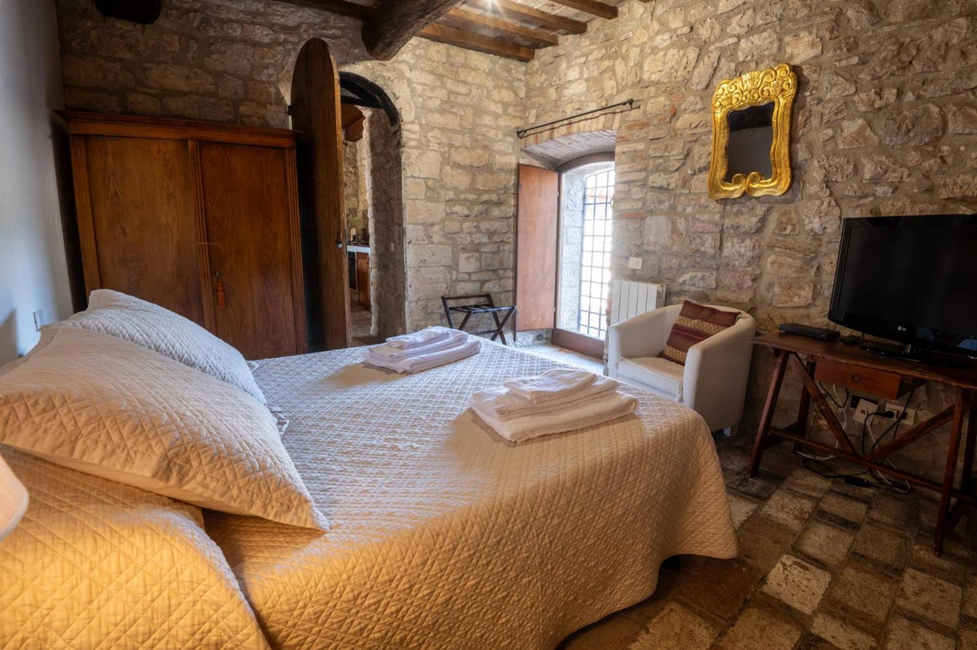 Castello Valenzino Bed & Breakfast Antognola Exterior photo