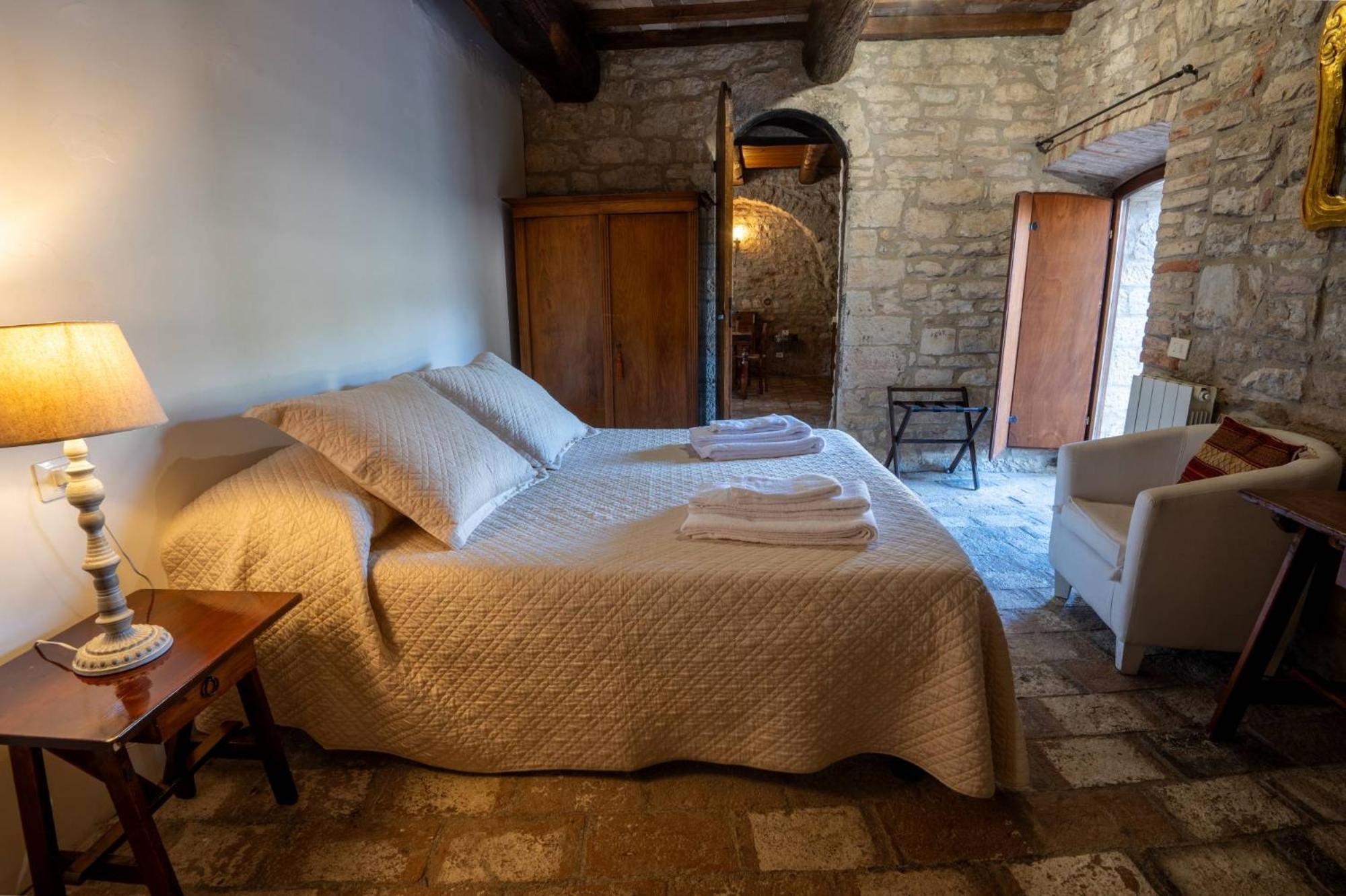 Castello Valenzino Bed & Breakfast Antognola Exterior photo