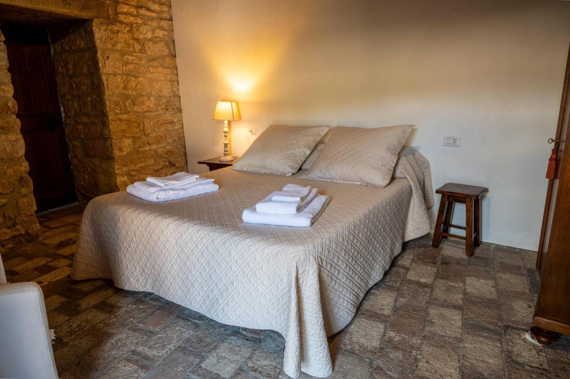 Castello Valenzino Bed & Breakfast Antognola Exterior photo
