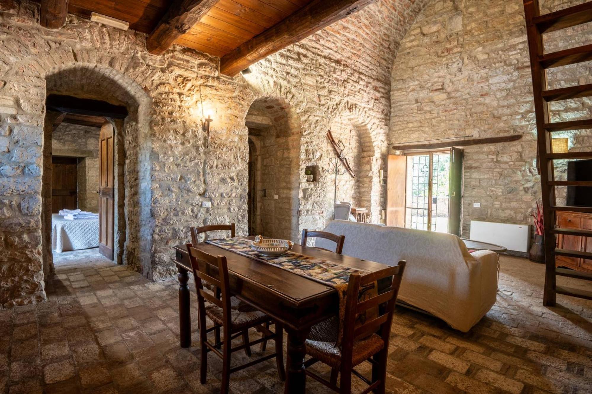 Castello Valenzino Bed & Breakfast Antognola Exterior photo