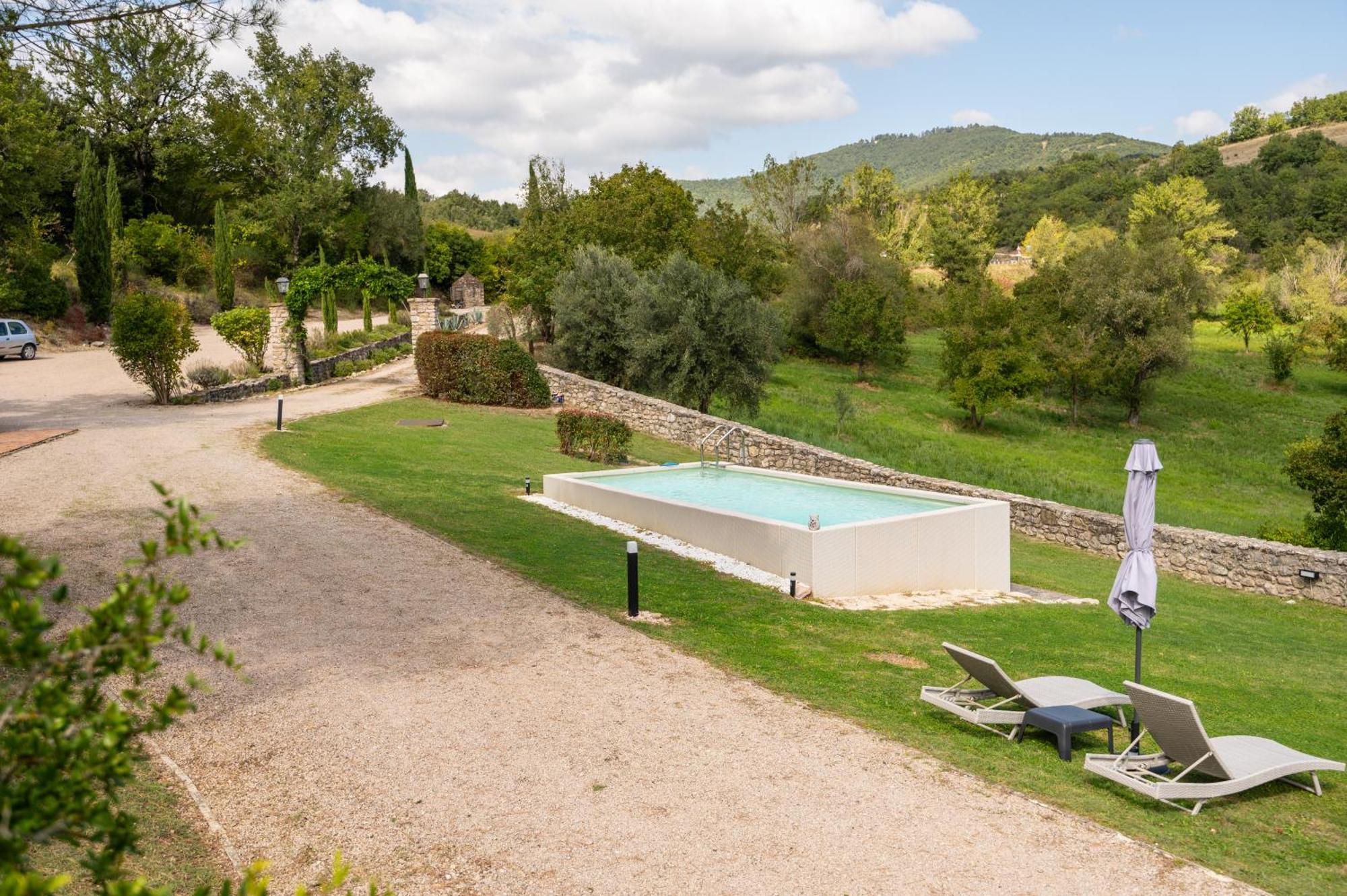 Castello Valenzino Bed & Breakfast Antognola Exterior photo